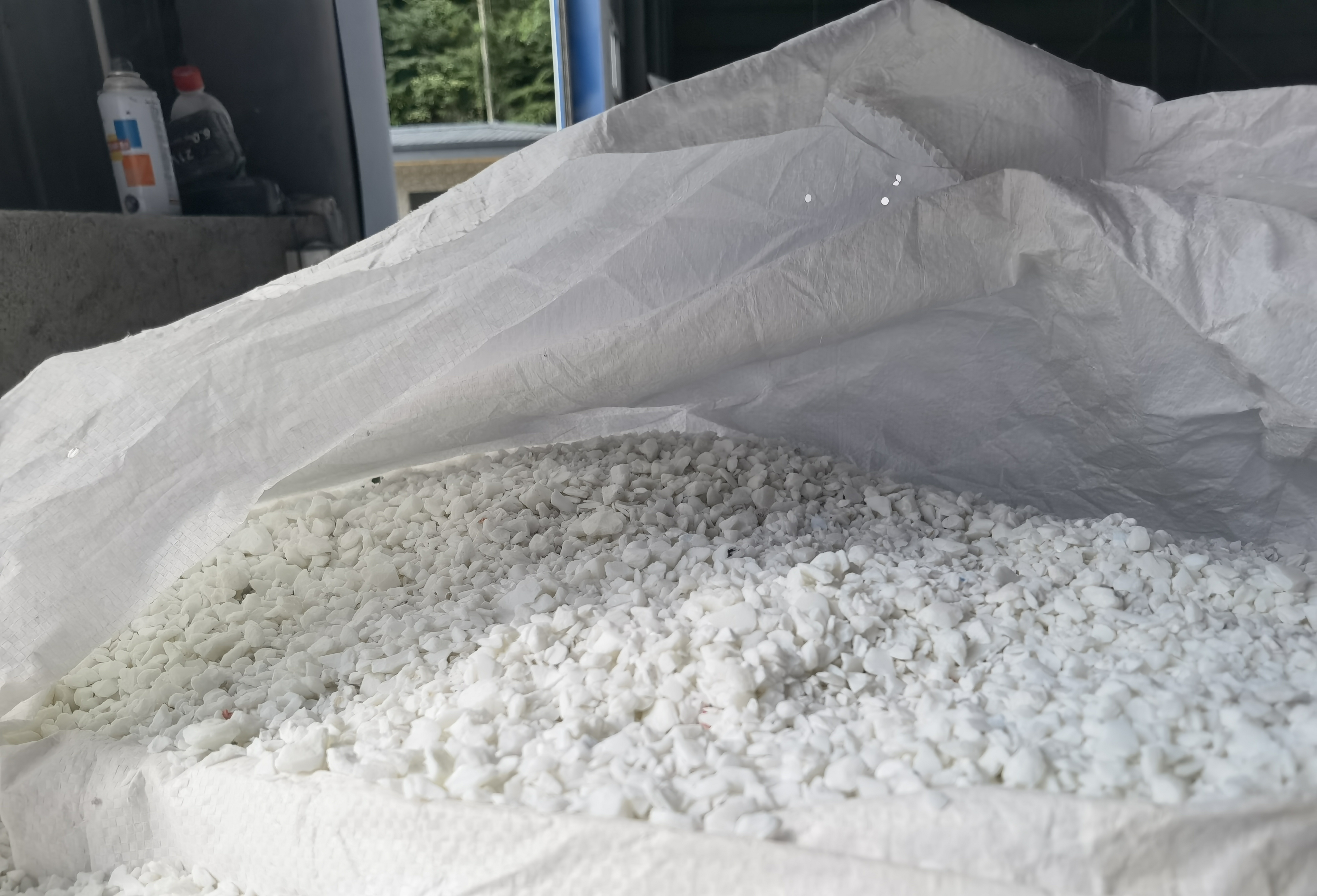 White urea media in bulk packaging